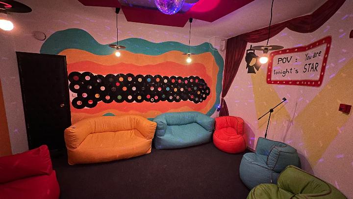 Dance Floor karaoke room
